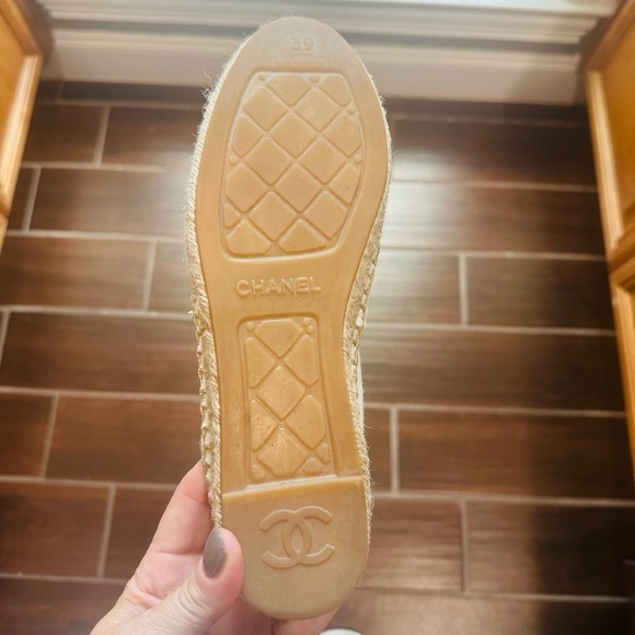 CHANEL Ivory Quilted Logo Espadrilles Size 39 - Picture 10 of 11